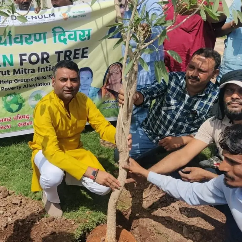 दीनदयाल उपाध्याय जी जन्मजयंती के अवसर पर वृक्षारोपण